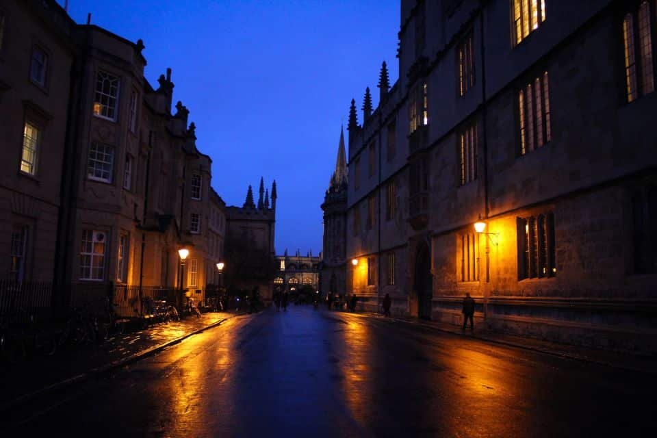 Tur Hantu Resmi Oxford 2026