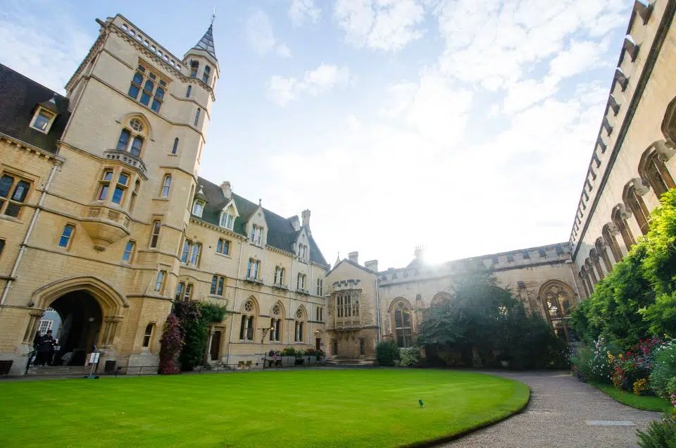 Oxford University & City of Oxford Walking Tour 2026 mit Alumni-Führer